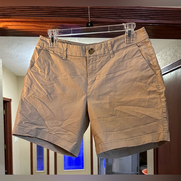 Old Navy Khaki Shorts, Size 6 - Picture 9 of 9